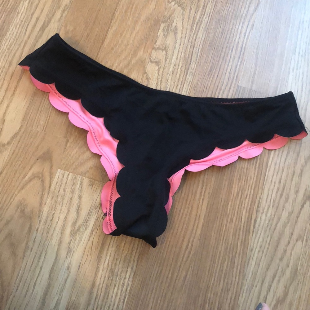 Black scallop bikini bottoms